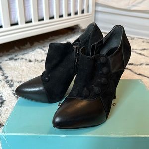 Guess by Marciano black leather ankle booties. Size 5.5